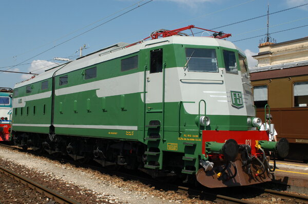 E645 021 a Luino nel 2003