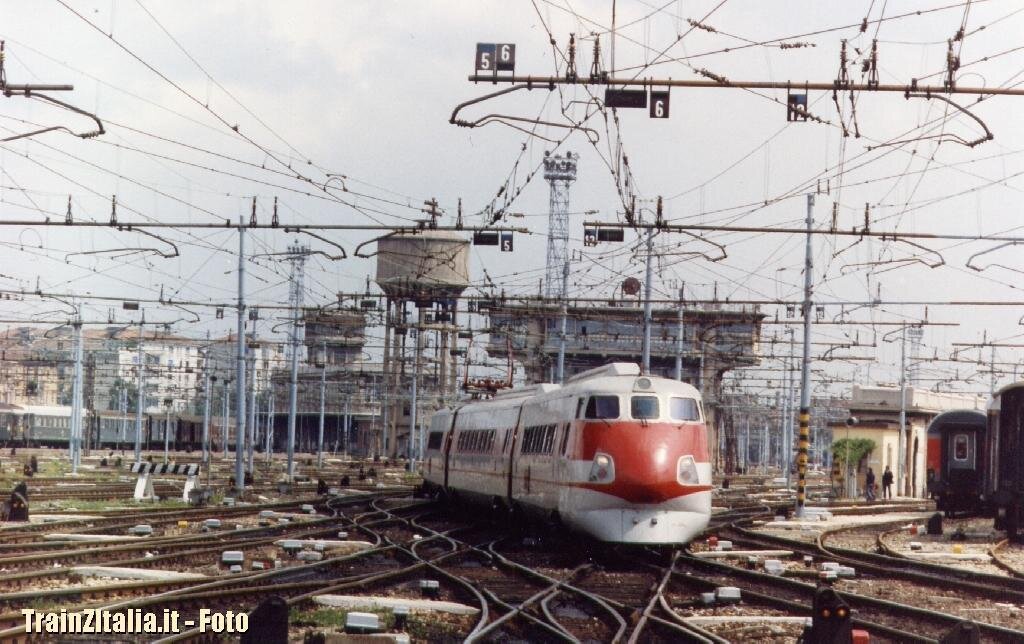 large.19980529-ETR450_IC506-Roma_Milano-MilanoCentrale-MaurizioMessa.jpg.3072a7aa9d26da538aeeee8d823a791a.jpg