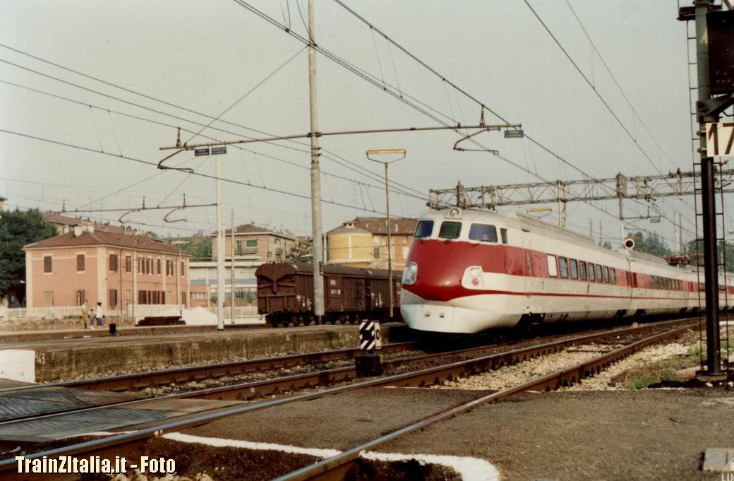 large.19980529-ETR450_IC507-Milano-Roma-ReggioEmilia-Freebyrd.jpg.6a3945056306322175d95a8acfcb7291.jpg