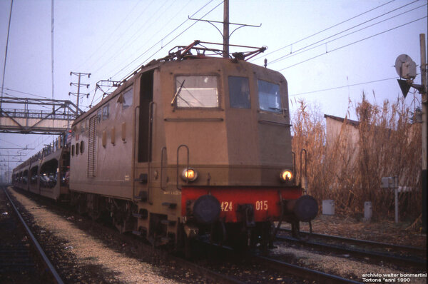 E424.015 con treno merci