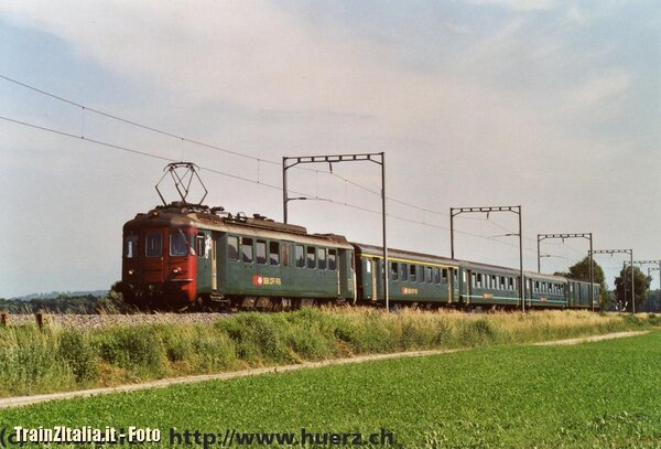 SBB RBe 4/4 1402 with a commutertrain near Ins