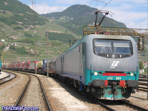 E412 009 con autostrada viaggiante