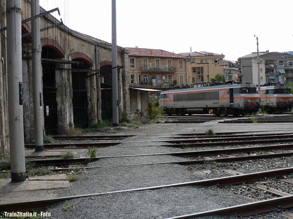 Rotonda locomotive SNCF a Ventimiglia