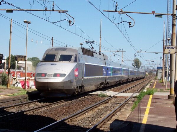 TGV  appena transitato a Torino Stura