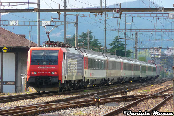 E474-002 in doppia trazione con la sorella 003