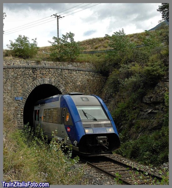 IC TER in arrivo a L'Argentière - Les Ecrins