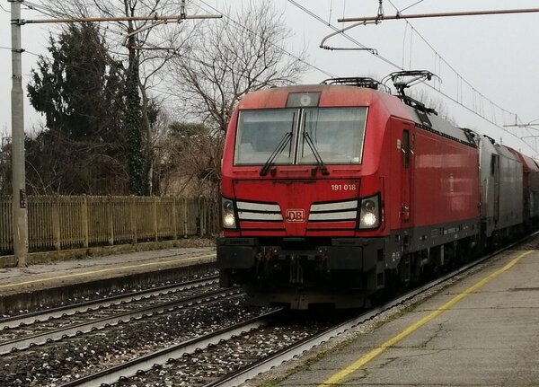 Vectron 191 018 DB Cargo italia.JPG