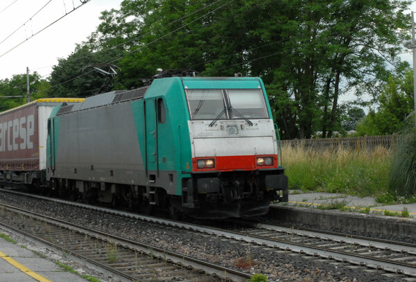 E483 003 Captrain (TRAXX 2) per Arcese.jpg