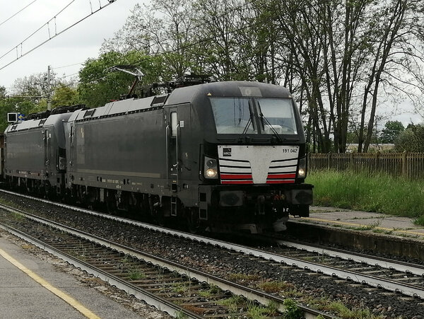 Siemens Vectron 191 042 MRCE + X4 E rimorchiata