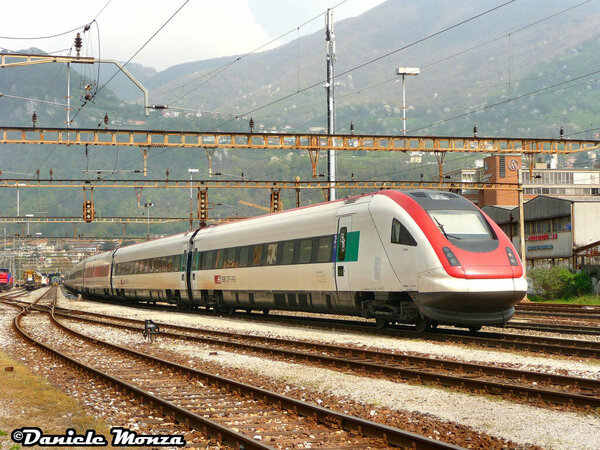 Doppia di ICN SBB in sosta a Mendrisio