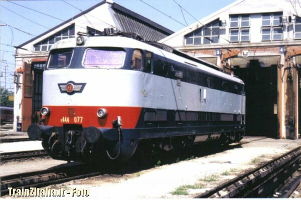 E444.077 nel deposito di Bologna Centrale.