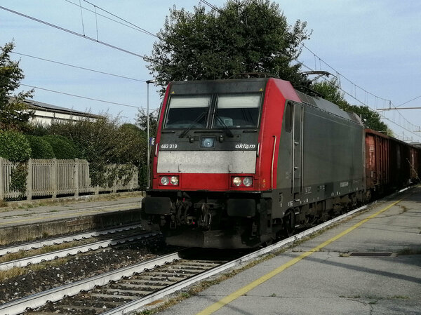 E483 319 DB Cargo Italia nolo Akiem