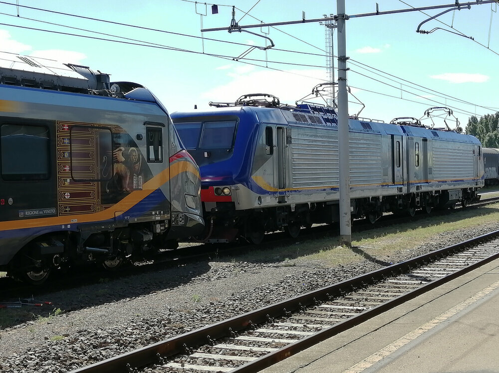 E464 -059 -020 ETR 104 -045 Trenitalia.jpg