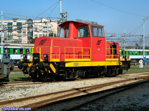 DE500-05 ridipinto nella vecchia livrea