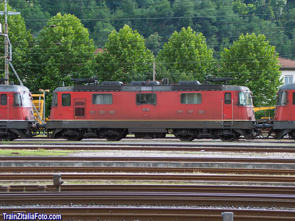 Re4/4 11318 laterale