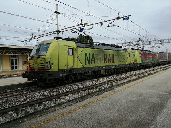 Doppia Vectron 193 559 + 193 557 TXLogistik