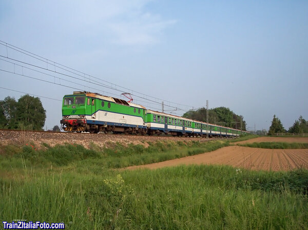 E630 05 con carrozze belghe