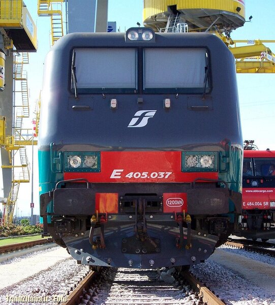 E405_037_frontale.JPG