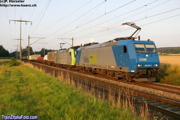 BLS 185 / 485 in front of a intermodal train
