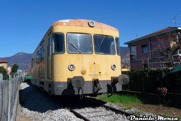 Schienenbus_giallo_FNM_Iseo_28-03-10.jpg